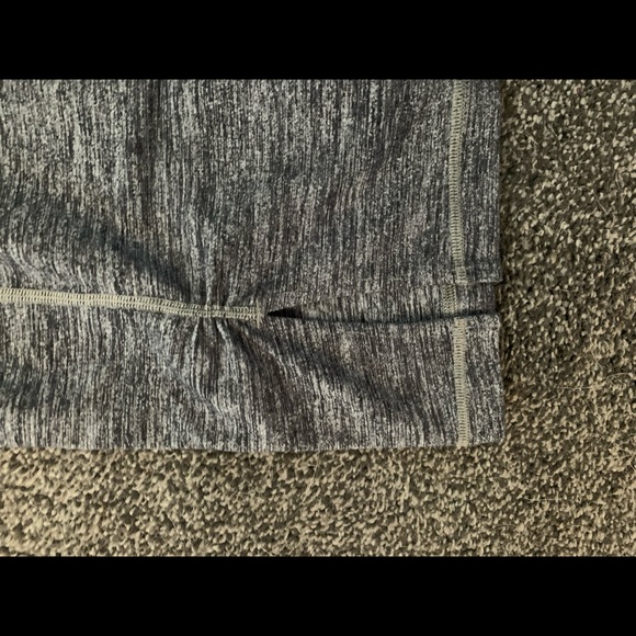 Lululemon crops - Picture 3 of 6
